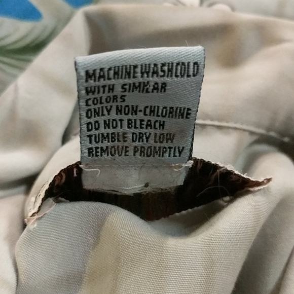 Men's Island 2 Island by W.R. Gass Aloha Shirt - Picture 6 of 6